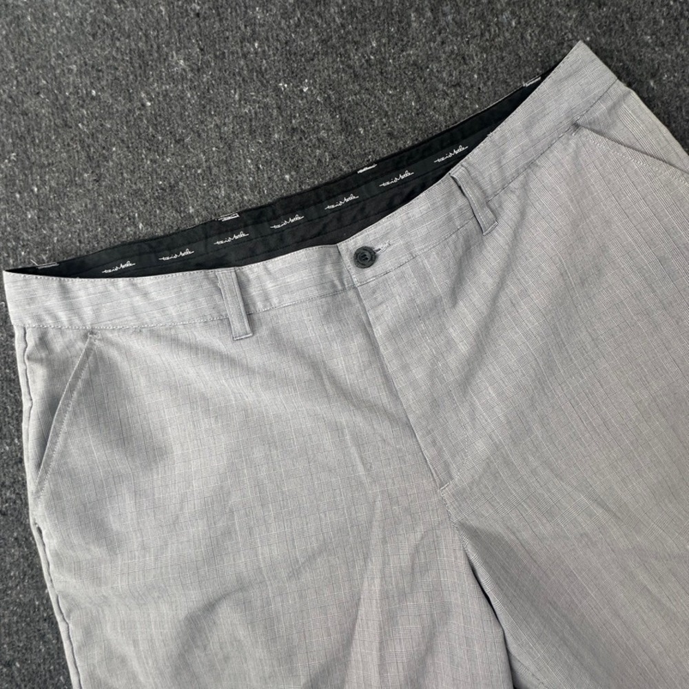 Travis Mathew Shorts Men 40 Gray Plaid Performance Stretch Golf Flat Front